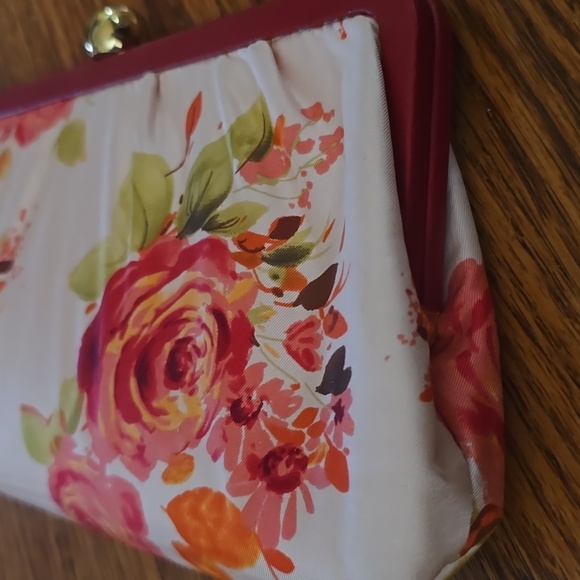 Banana Republic Vibrant Red and Orange Lace Clutch with Intricate Detailing - Picture 3 of 7